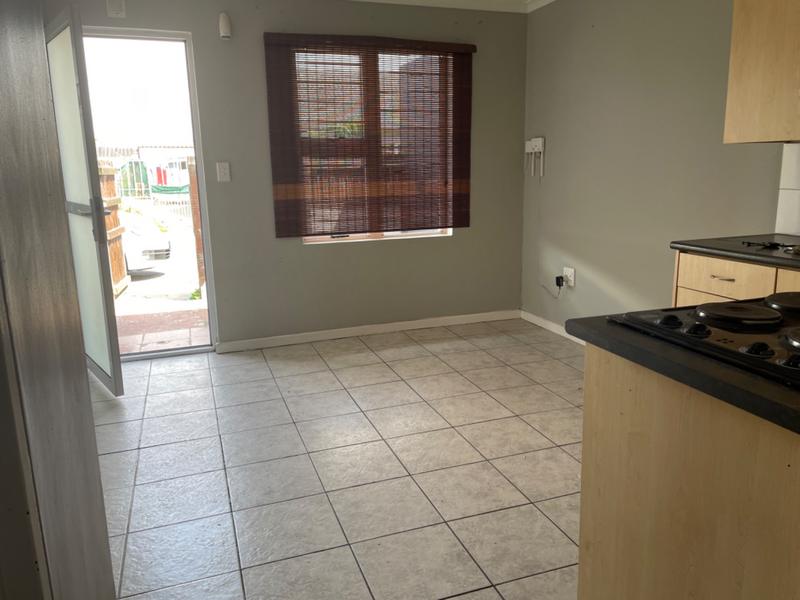 To Let 2 Bedroom Property for Rent in Pelikan Park Western Cape